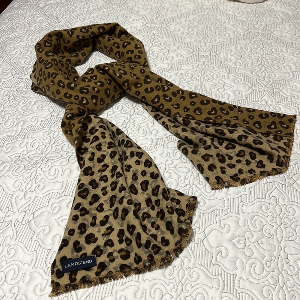 Lands’ End cheetah 🐆 pattern scarf